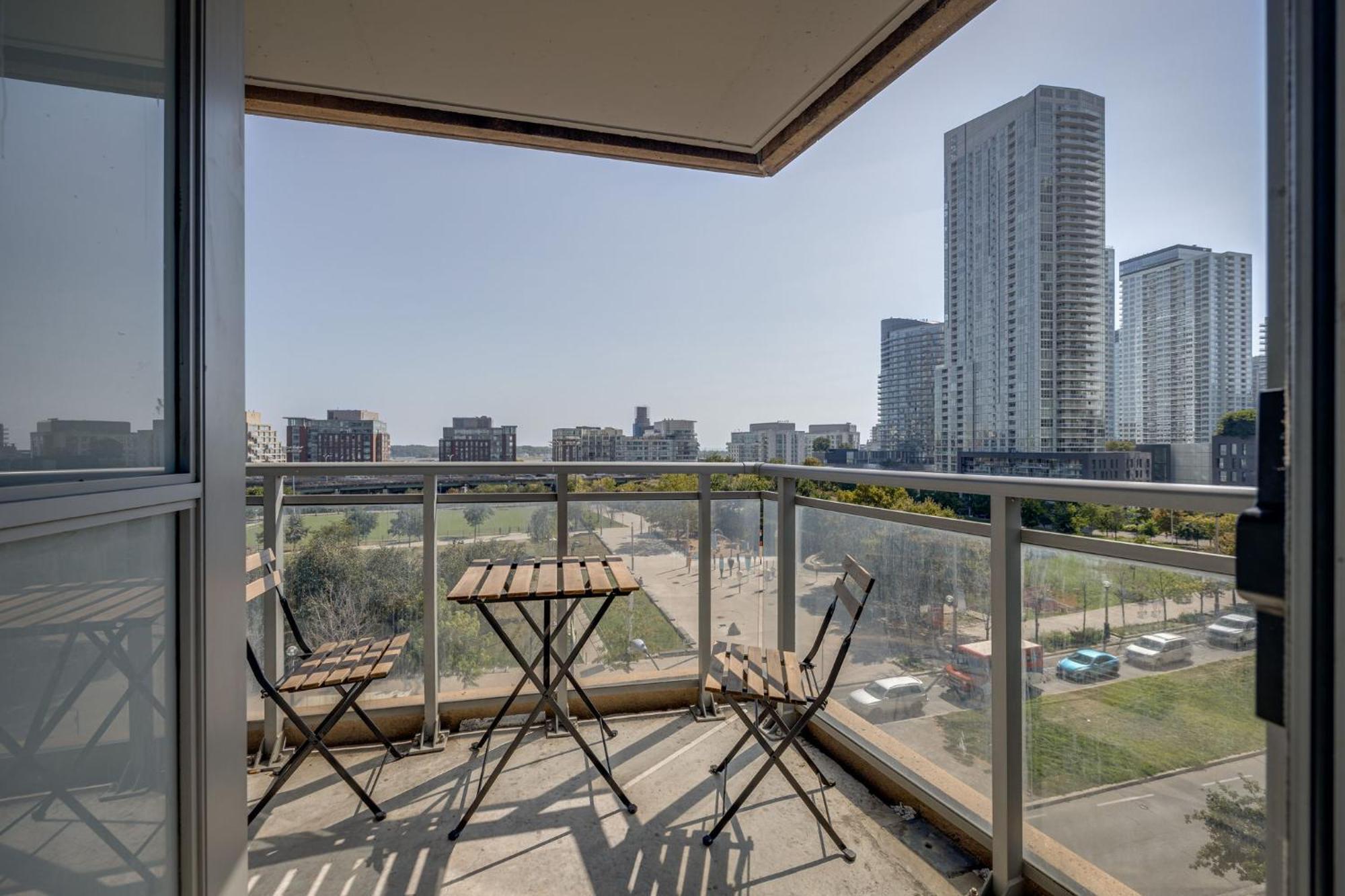 3Bdrm Lake View Condo In Toronto Exterior foto
